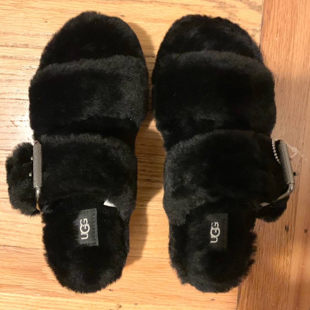 ***SOLD*** Authentic Ugg Black ‘Fuzz Yeah’ Slippers (New!)